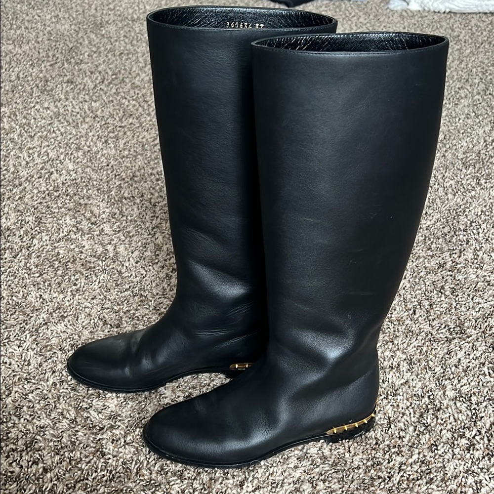 Alexander McQueen Black Leather Knee-High Boots with Gold Studs/skull